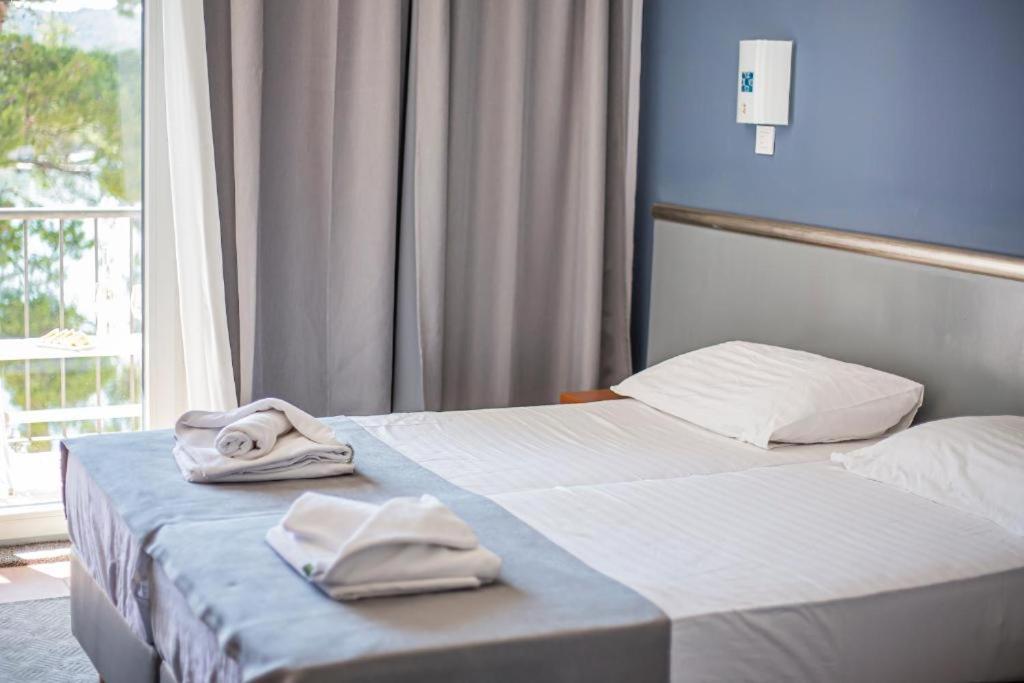 Hotel Lumbarda Extérieur photo