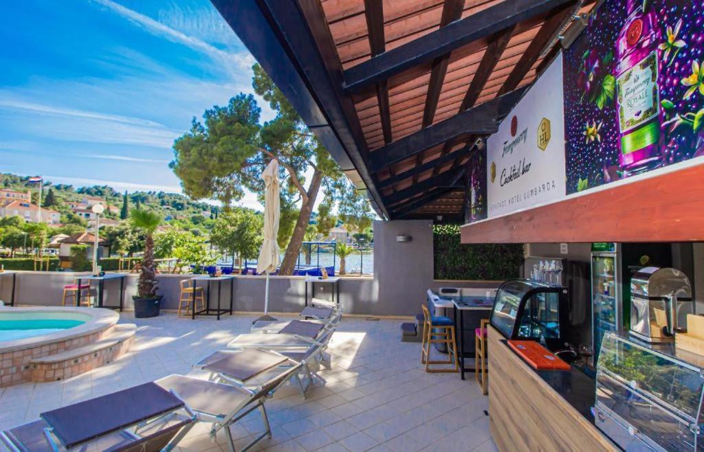 Hotel Lumbarda Extérieur photo
