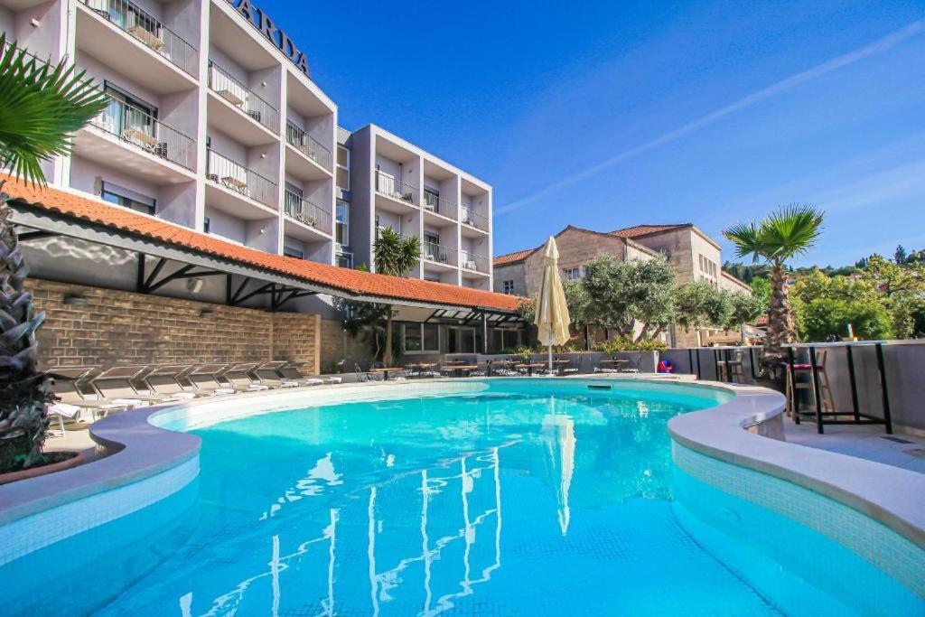 Hotel Lumbarda Extérieur photo