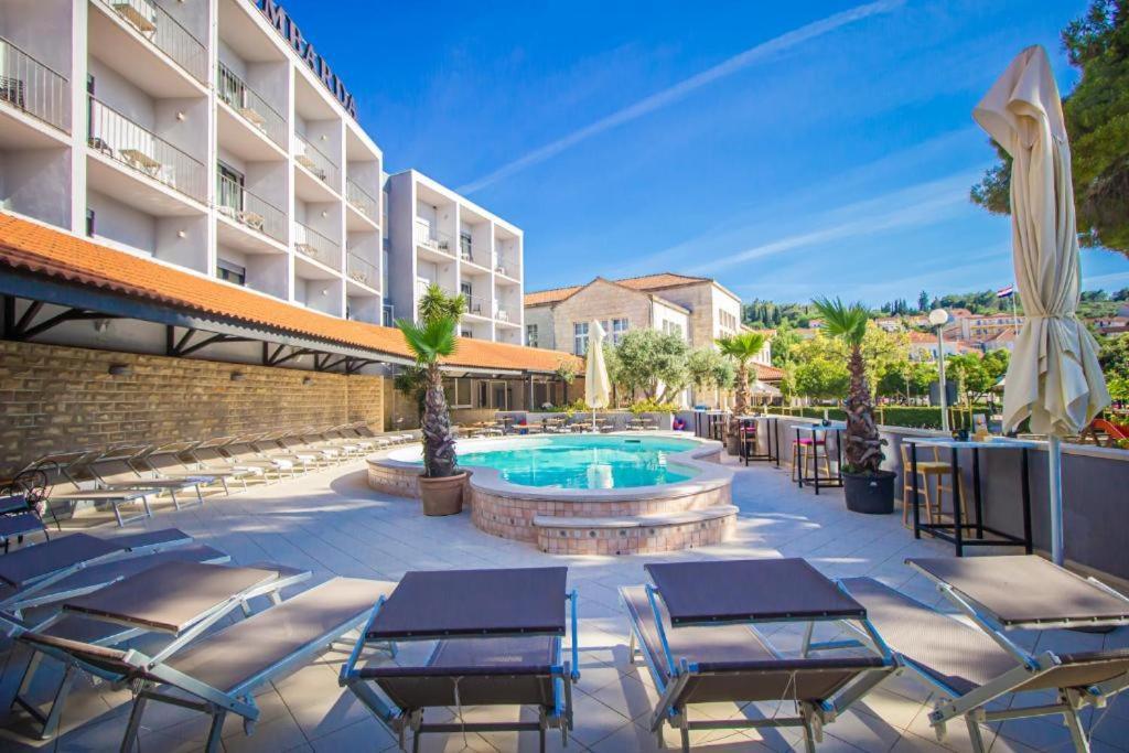 Hotel Lumbarda Extérieur photo