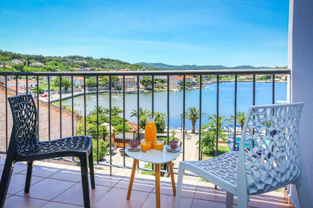 Hotel Lumbarda Extérieur photo