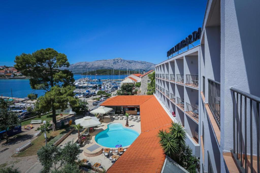 Hotel Lumbarda Extérieur photo