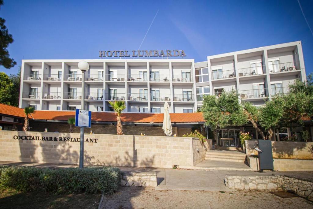 Hotel Lumbarda Extérieur photo