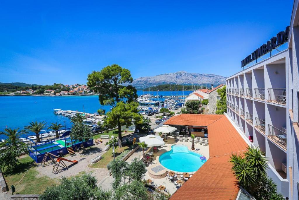 Hotel Lumbarda Extérieur photo