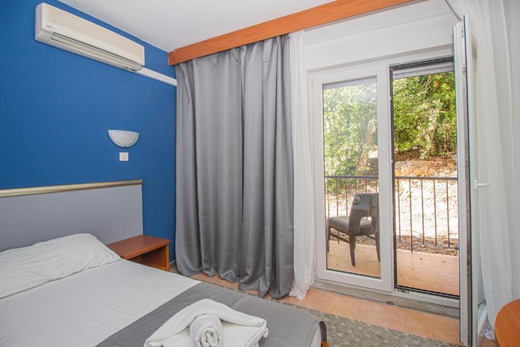 Hotel Lumbarda Extérieur photo