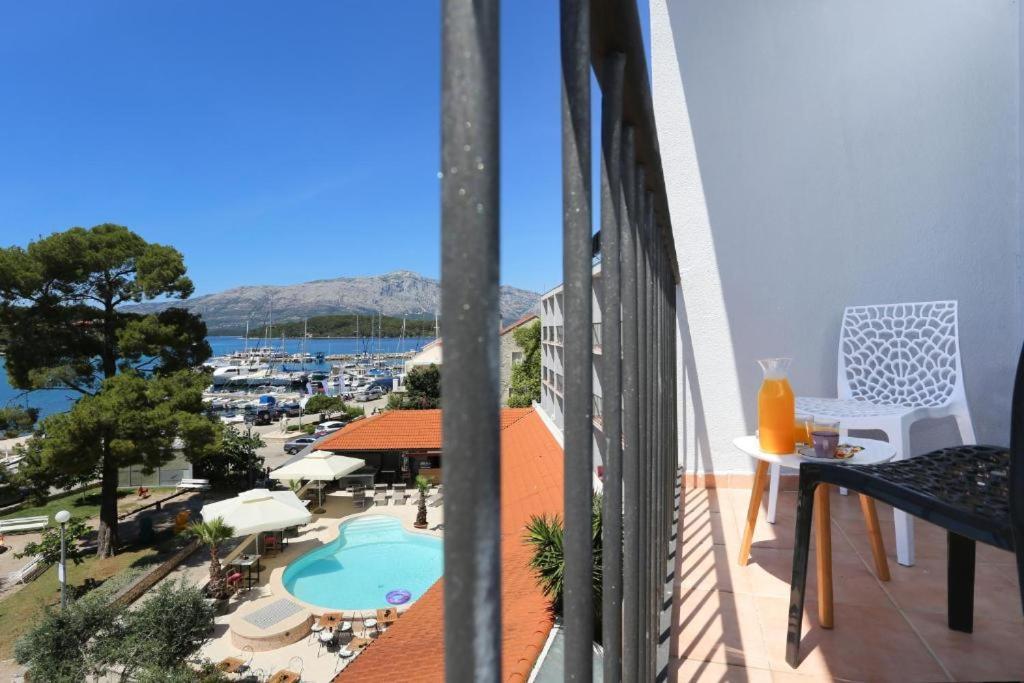 Hotel Lumbarda Extérieur photo