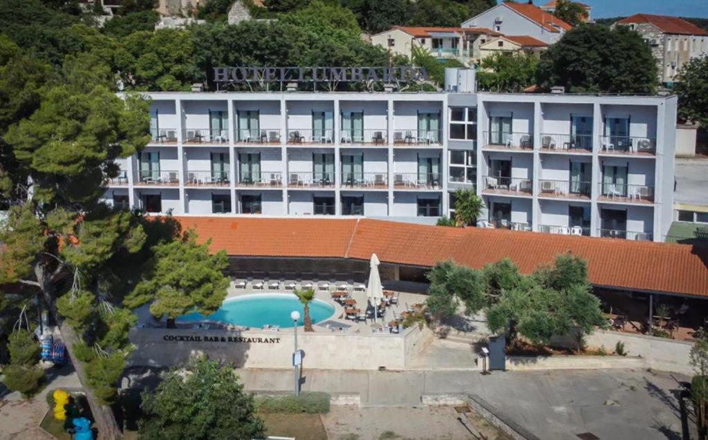Hotel Lumbarda Extérieur photo