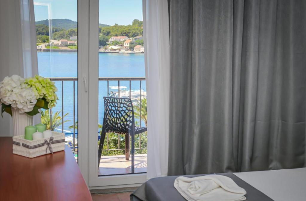 Hotel Lumbarda Extérieur photo