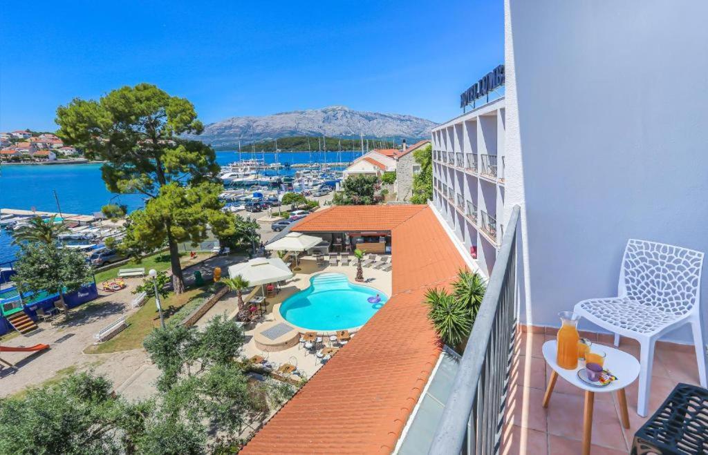 Hotel Lumbarda Extérieur photo