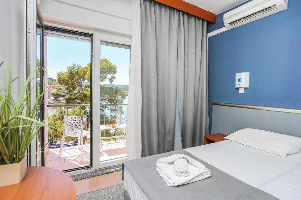 Hotel Lumbarda Extérieur photo