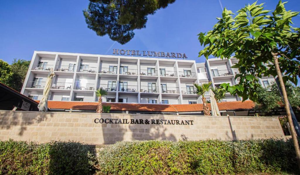 Hotel Lumbarda Extérieur photo