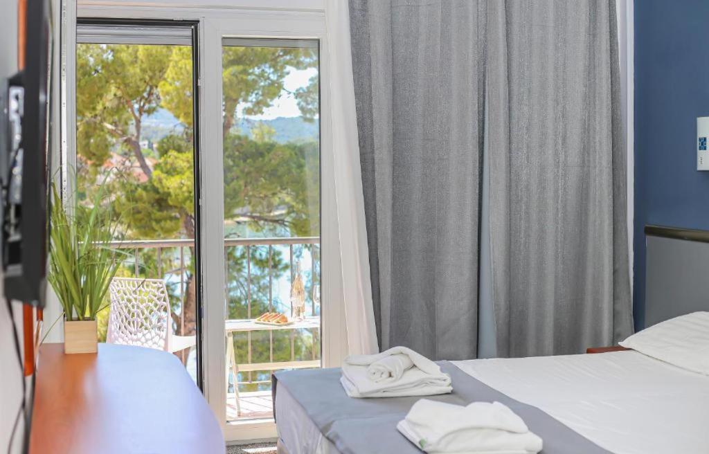 Hotel Lumbarda Extérieur photo